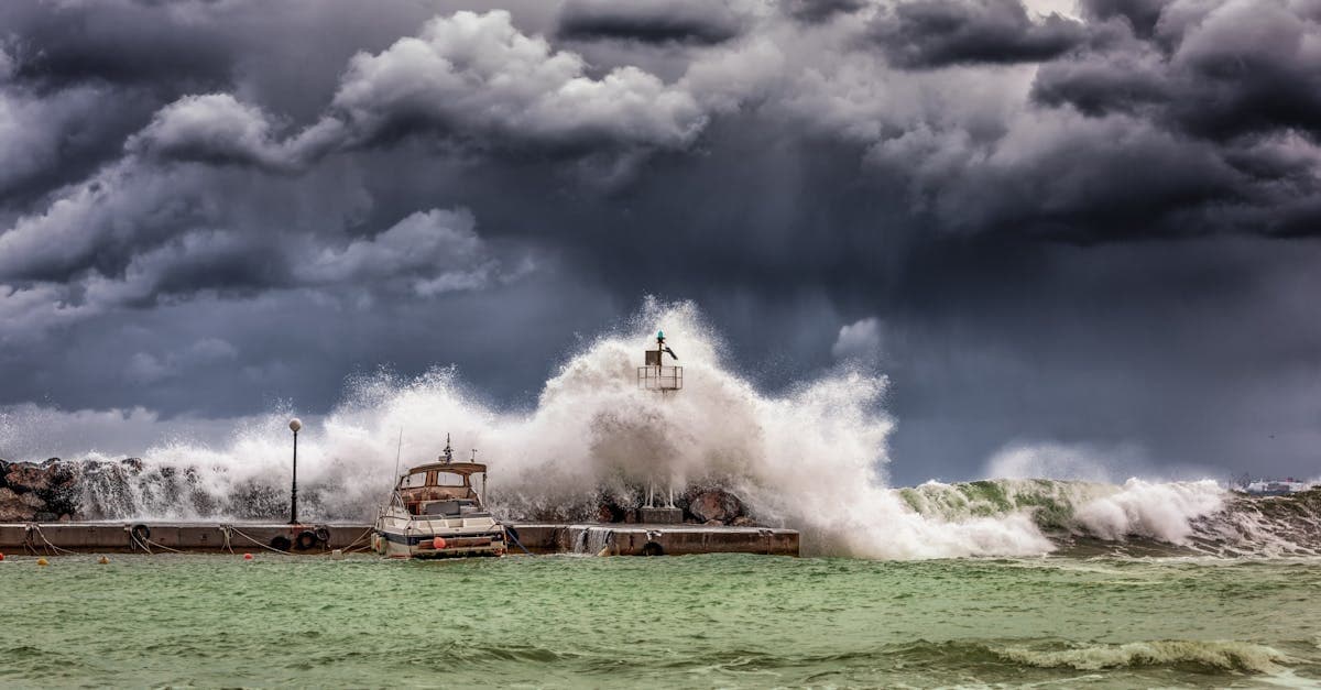 Cover Image for Hurricane Watch vs Hurricane Warning: When Your Deductible Changes