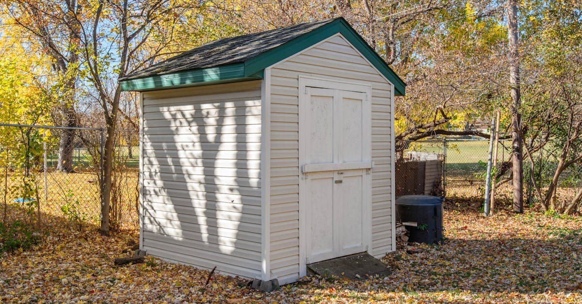 Cover Image for Other Structures Coverage vs Dwelling Coverage: What Is the Difference?